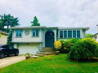 1032 Fordham Ln, Woodmere, NY 11598