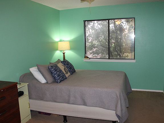 5th image of 301 Crestwood Dr