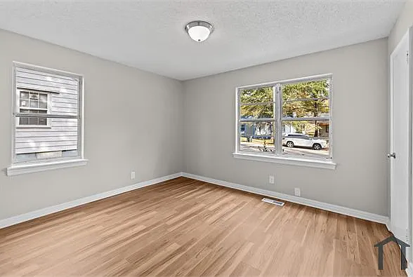 7404 Paris Ave — Photo 12