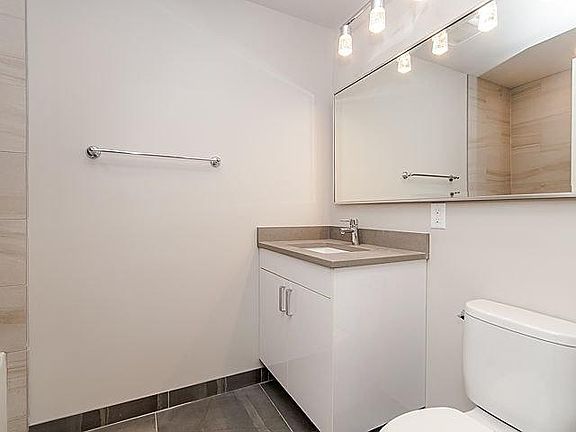 3rd image of 1639 W Grand Ave APT 403