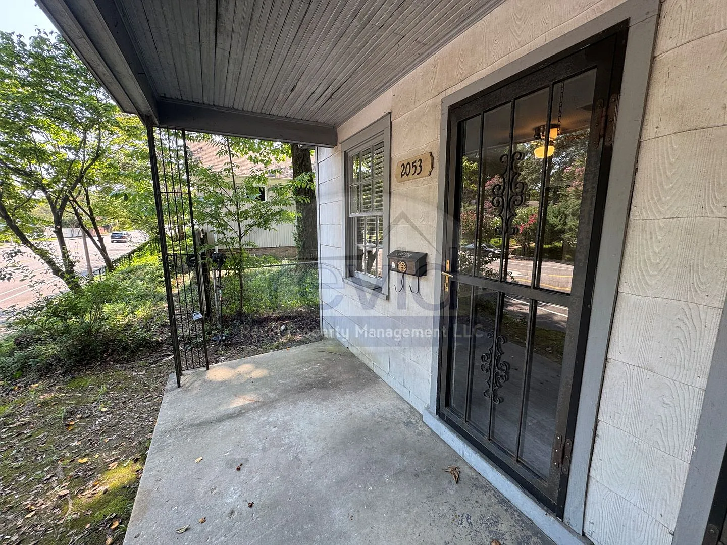 2051 Peabody Ave — Photo 2