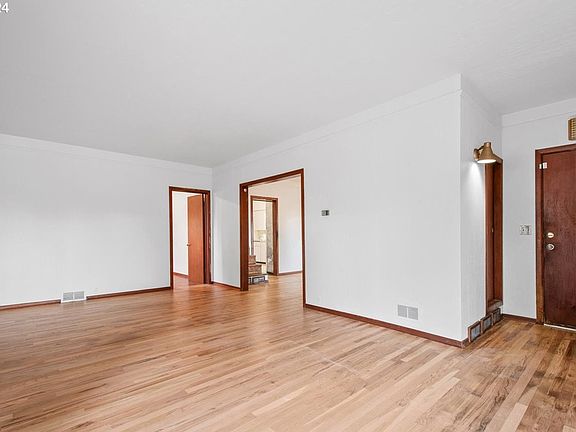 3rd image of 5714 NE 40th St