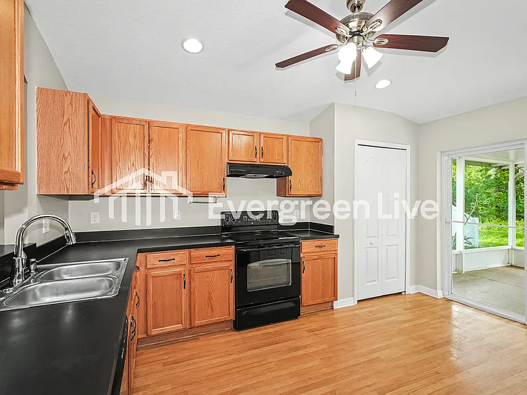 9810 Edmonton Dr — Photo 7