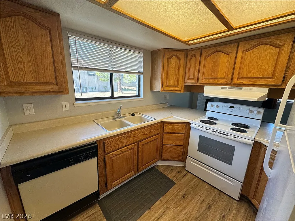 2 bed, 2.0 bath, 843 sqft, $1,375 — Photo 4