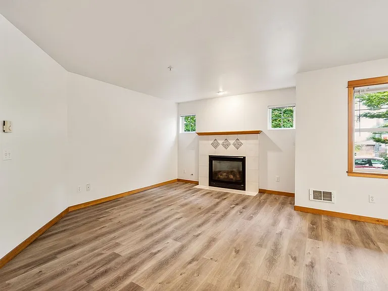 2-Bedroom Apartment for Rent at North Admiral Court - West Seattle — Photo 11