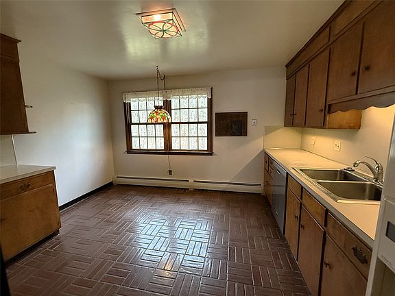 5th image of 284 Ridgefield Rd