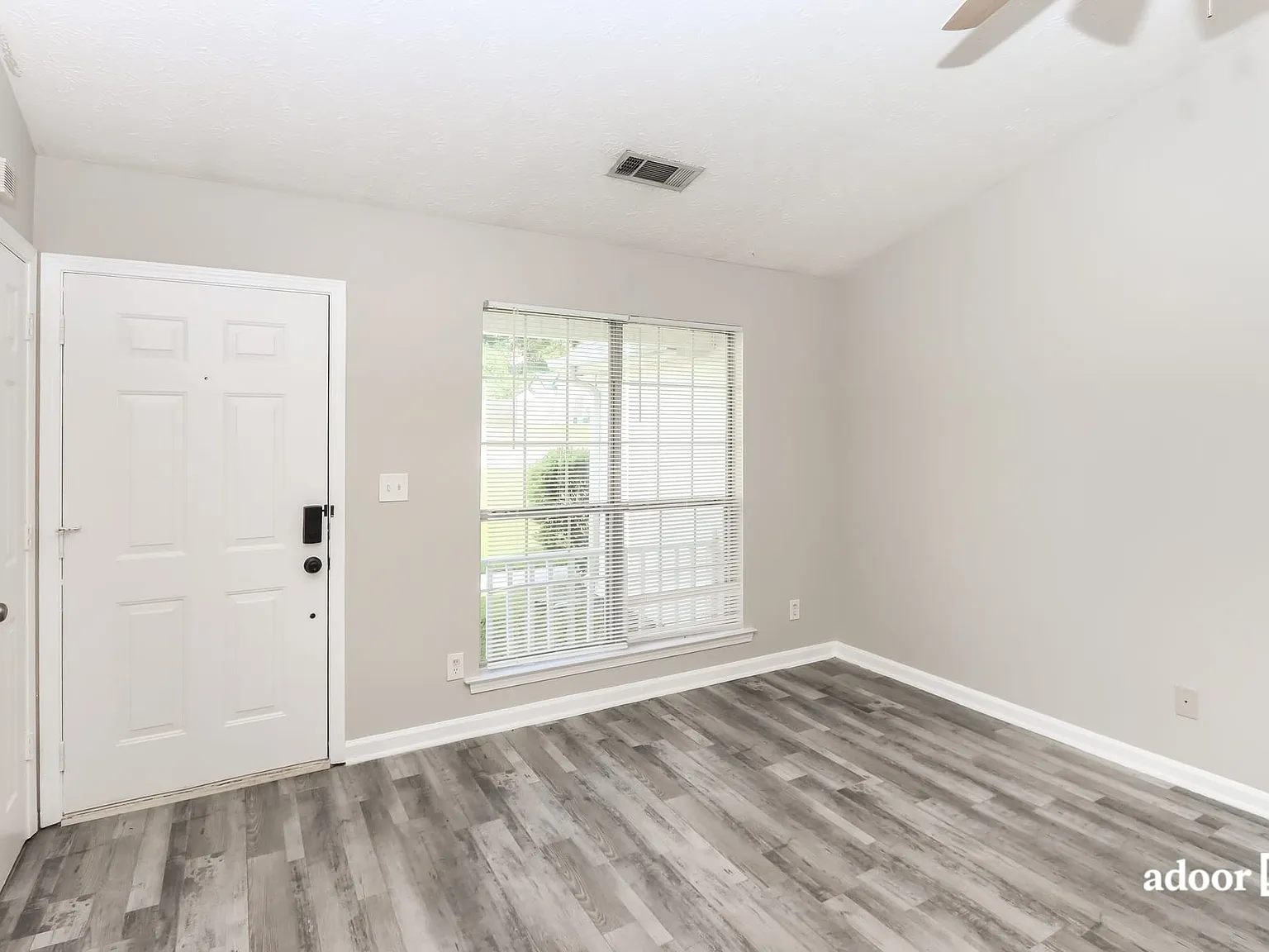3 bed, 2.0 bath, 1288 sqft, $1,745 — Photo 3
