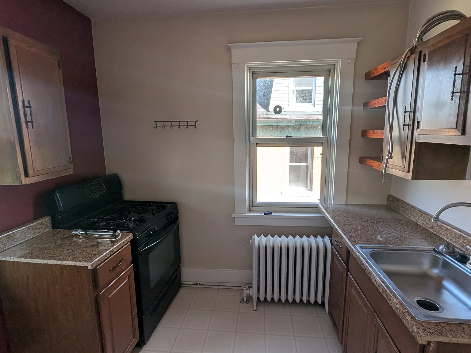 3 bed, 1300 sqft, $1,450 — Photo 2