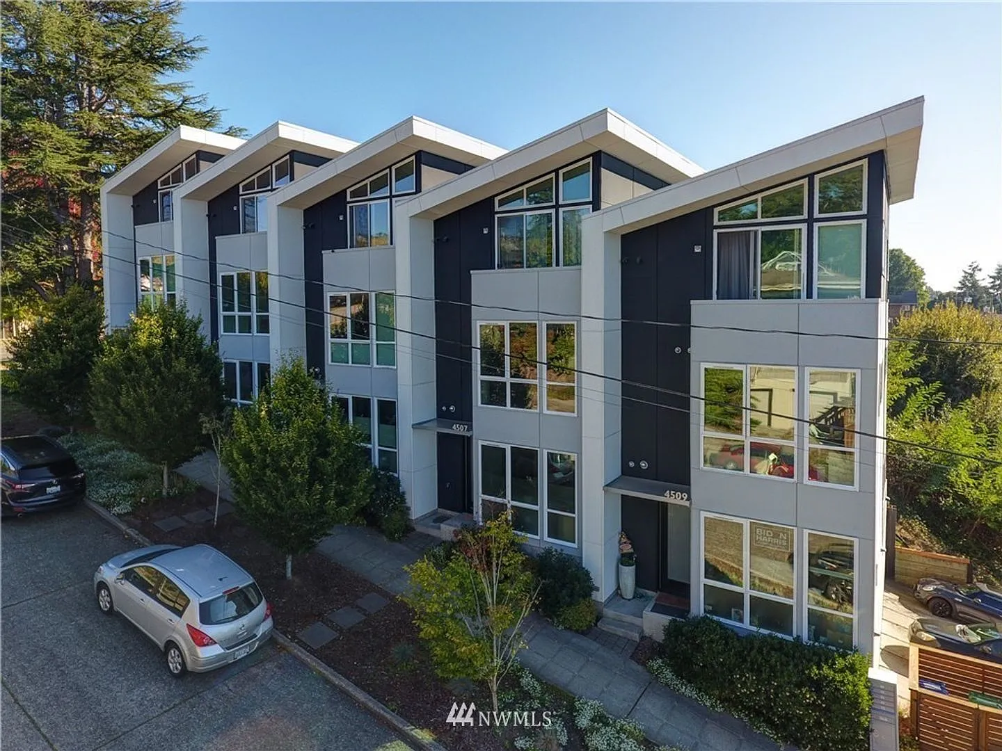 Spacious West Seattle Townhome With Rooftop Deck and Waterviews!! — Photo 1