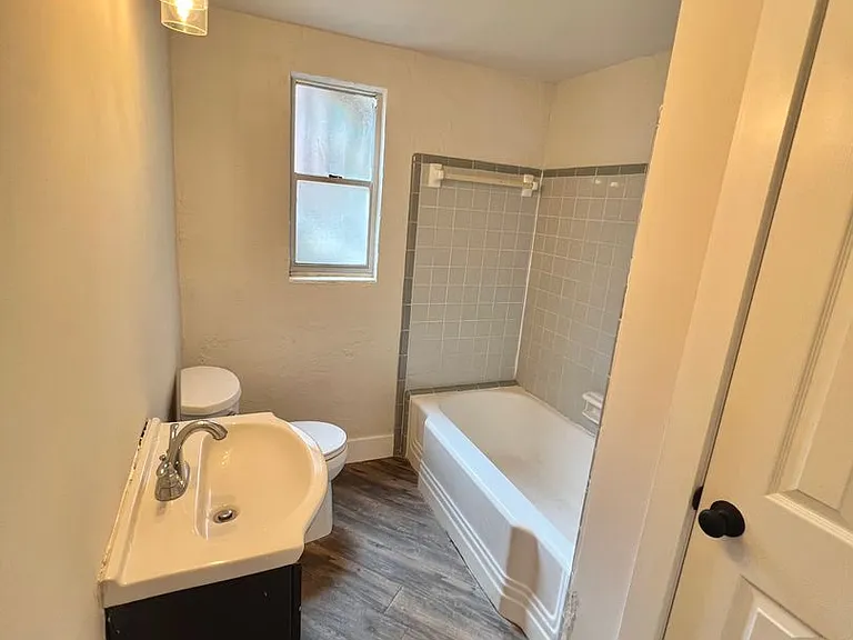 110 S Franklin Blvd — Photo 2