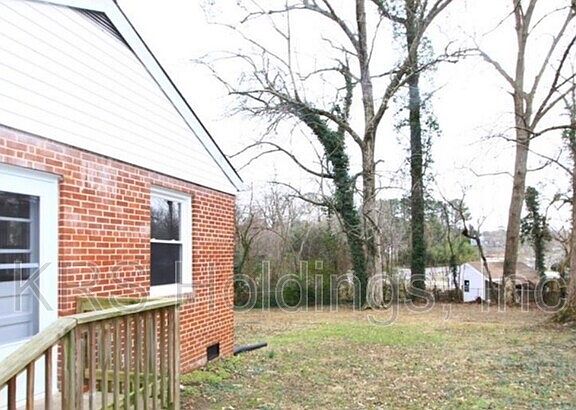 2nd image of 127 Davis Dr #B