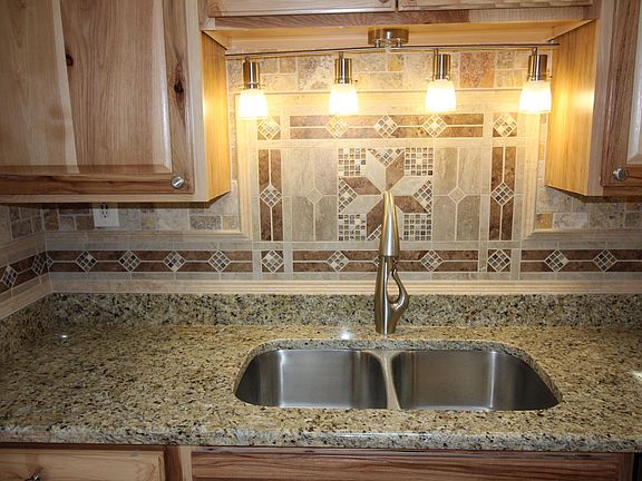 5th image of 807 Hazelton St APT B