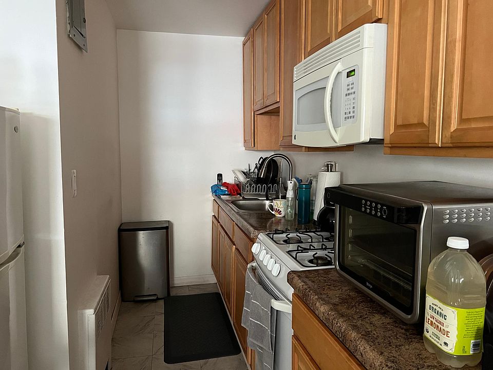 1st image of 830 E Broadway APT 102