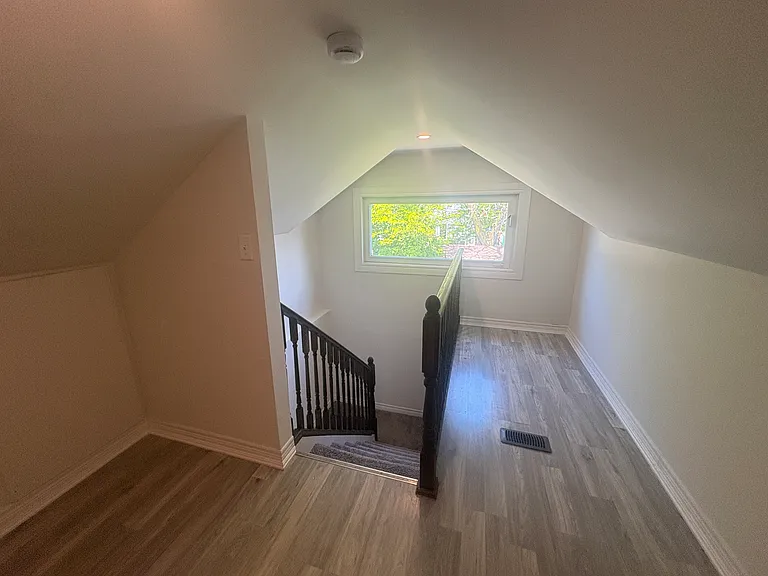 427 Talbot St #BACK — Photo 9