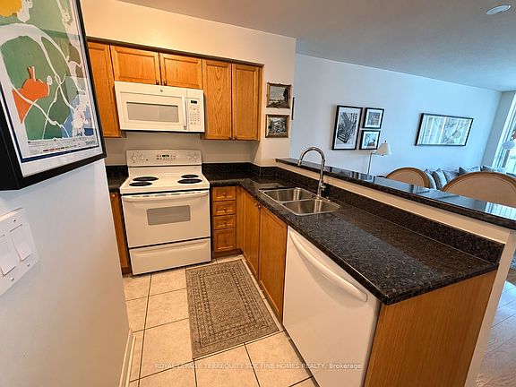 3rd image of 109 Front St E #446