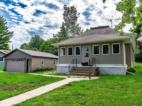 309 E Chapel St, Dodgeville, WI 53533