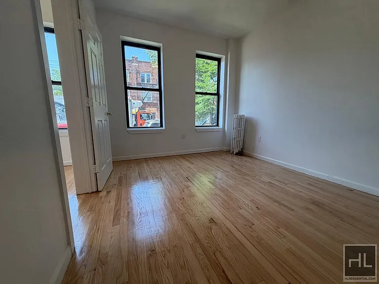 1905 W 10th St #2 — Photo 3
