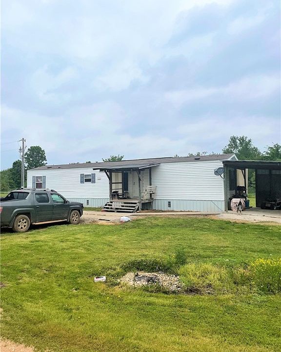 2nd image of 20031 E 400th Rd