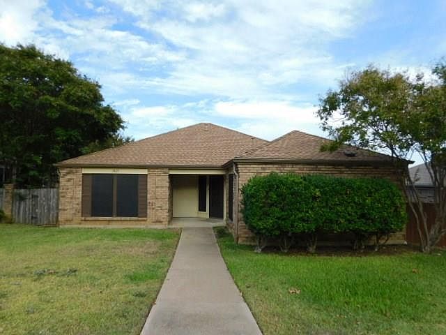 1st image of 3425 Country Club Dr