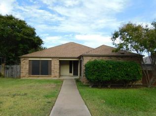3425 Country Club Dr, Grand Prairie, TX 75052