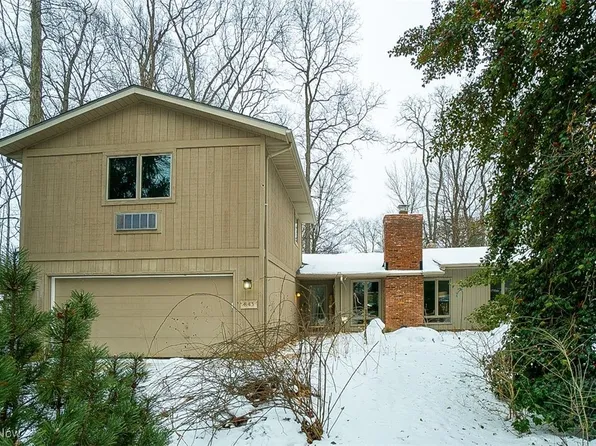 843 Haywood Dr, Cleveland, OH 44121