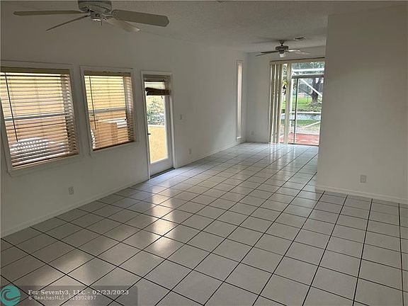 4th image of 11241 Lakeview Dr E #16