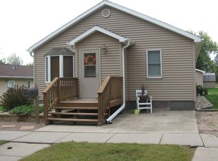 910 S 2nd St, Milbank, SD 57252