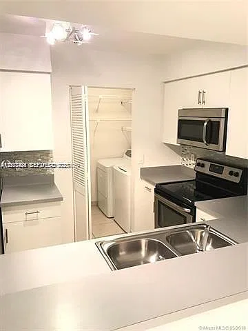 Royal Poinciana Condo — Photo 3