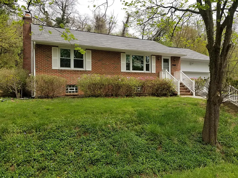 1405 Woodside Ave — Photo 1
