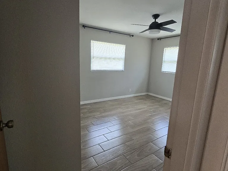203 Chalmer Dr — Photo 8