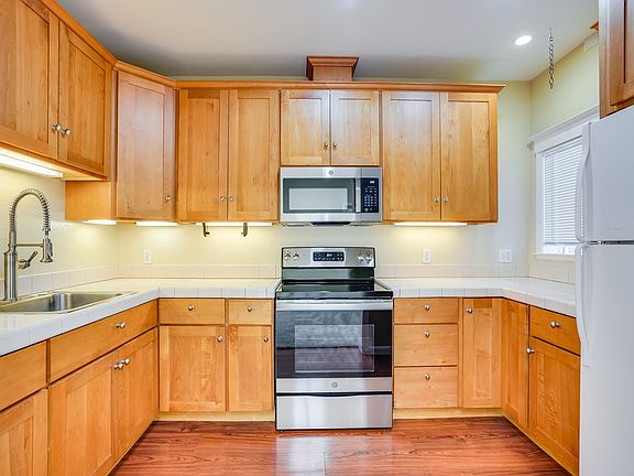 3rd image of 1741 Leslie St #1
