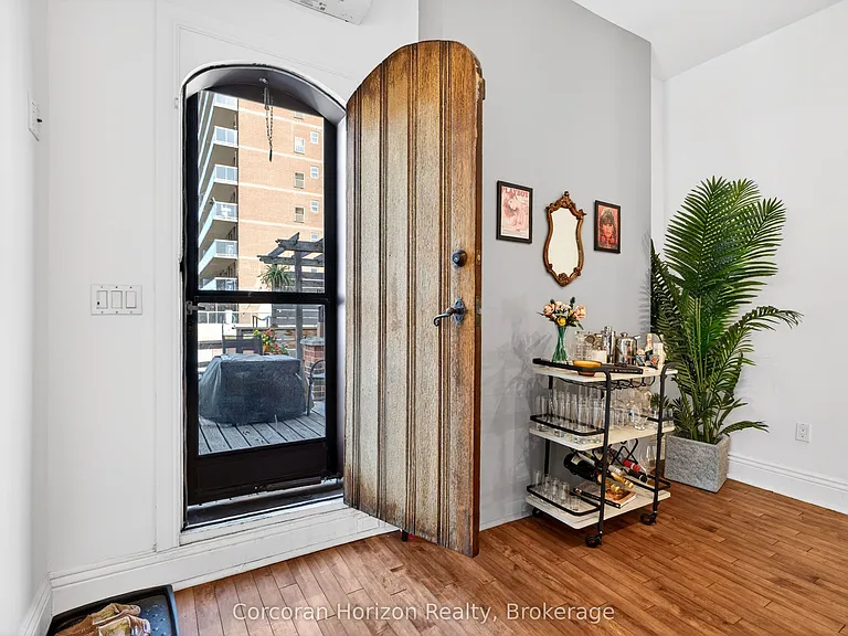 183 James St S #2 — Photo 23