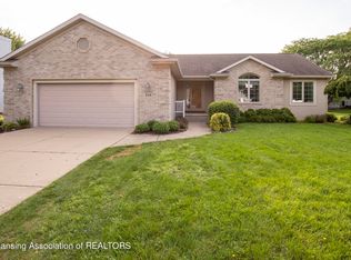238 Wedgewood Dr, Charlotte, MI