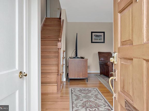 4th image of 206 Florence Ave
