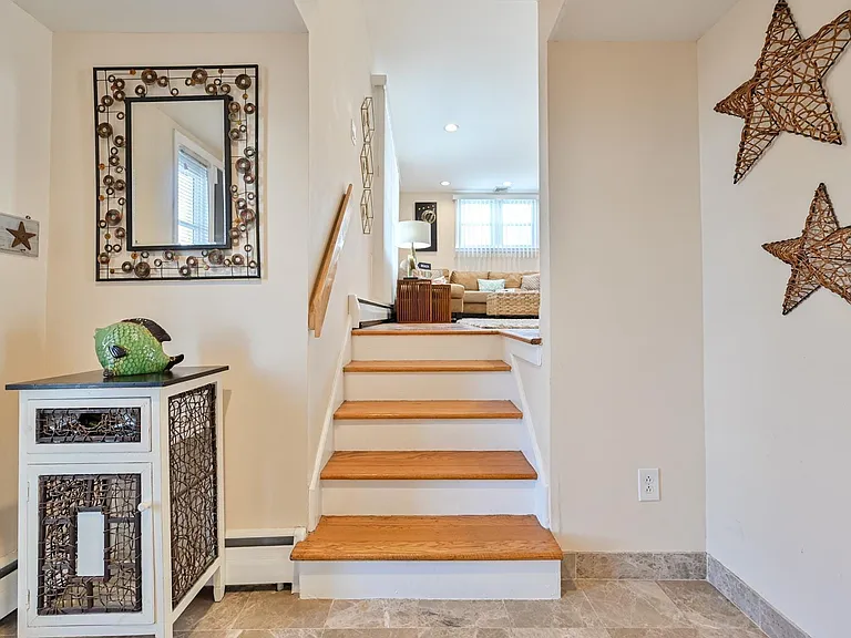 100 N Argyle Ave — Photo 3