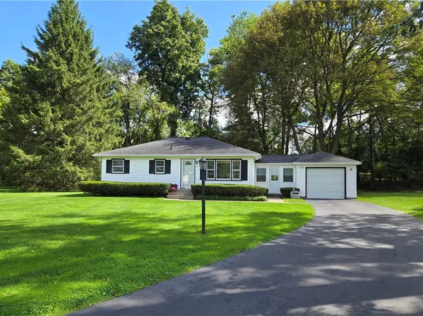 134 Creek Hill Ln, Rochester, NY 14625
