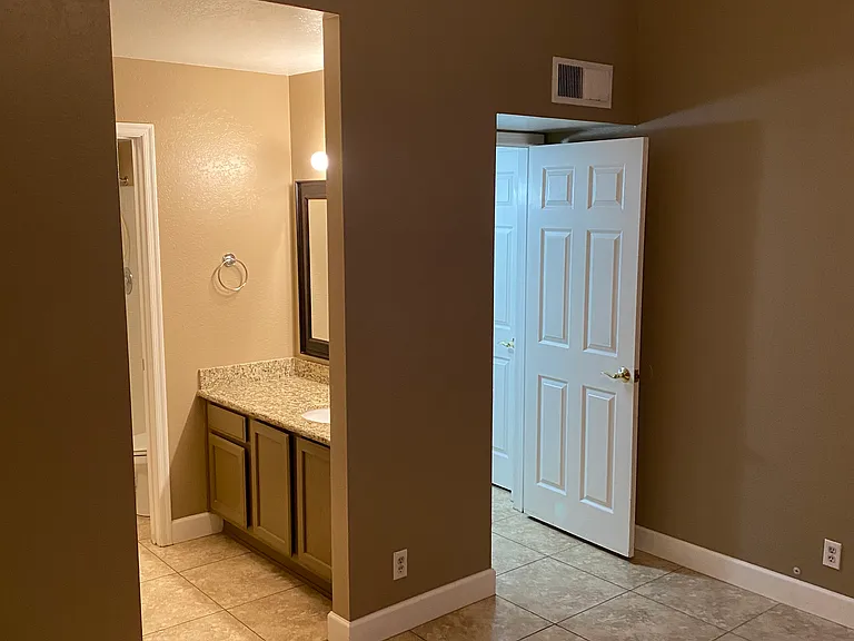 1976 N Lemon Tree Ln #11 — Photo 31