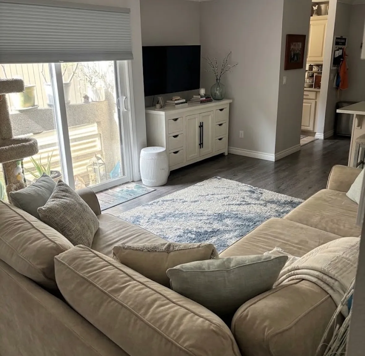 2 bed, 684 sqft, $2,600 — Photo 2