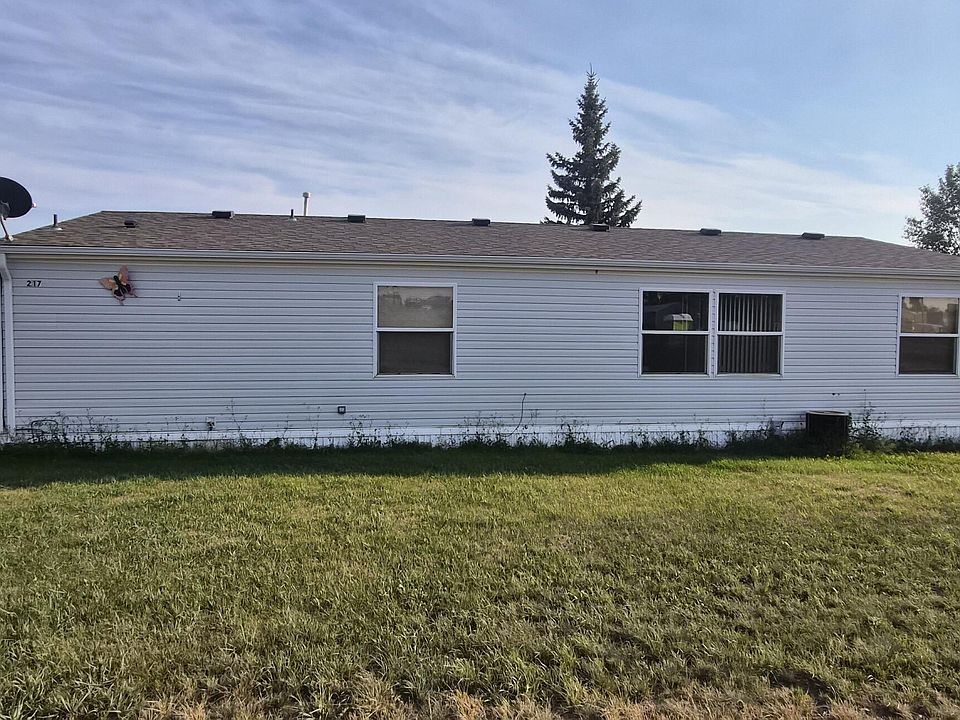 1st image of 217 11th Ave W