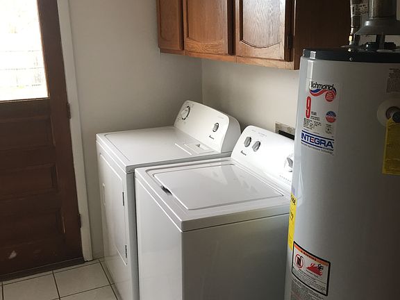 4th image of 400 E Grand Ave