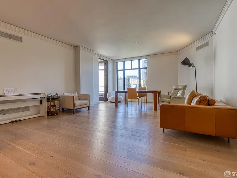 875 California St #403 — Photo 32