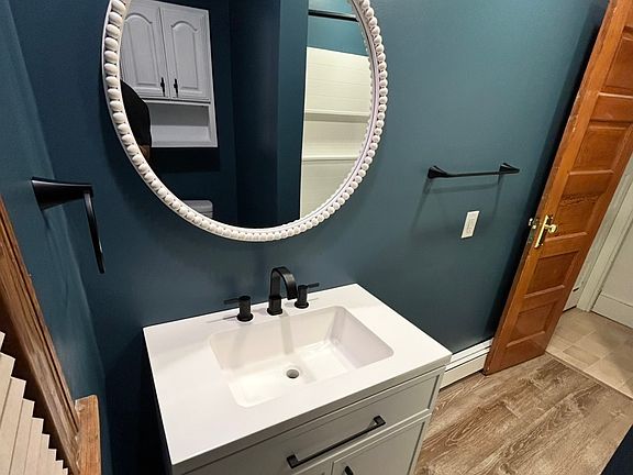 2nd image of 195 Jacobs St #1