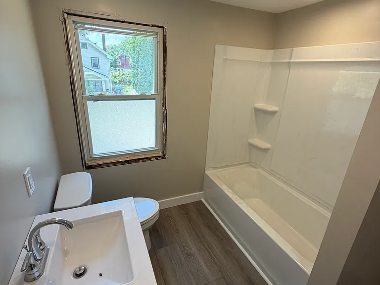 64 Nellis Park — Photo 6