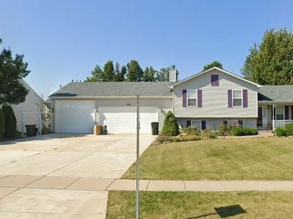 590 Indian Trail Rd, Antioch, IL 60002