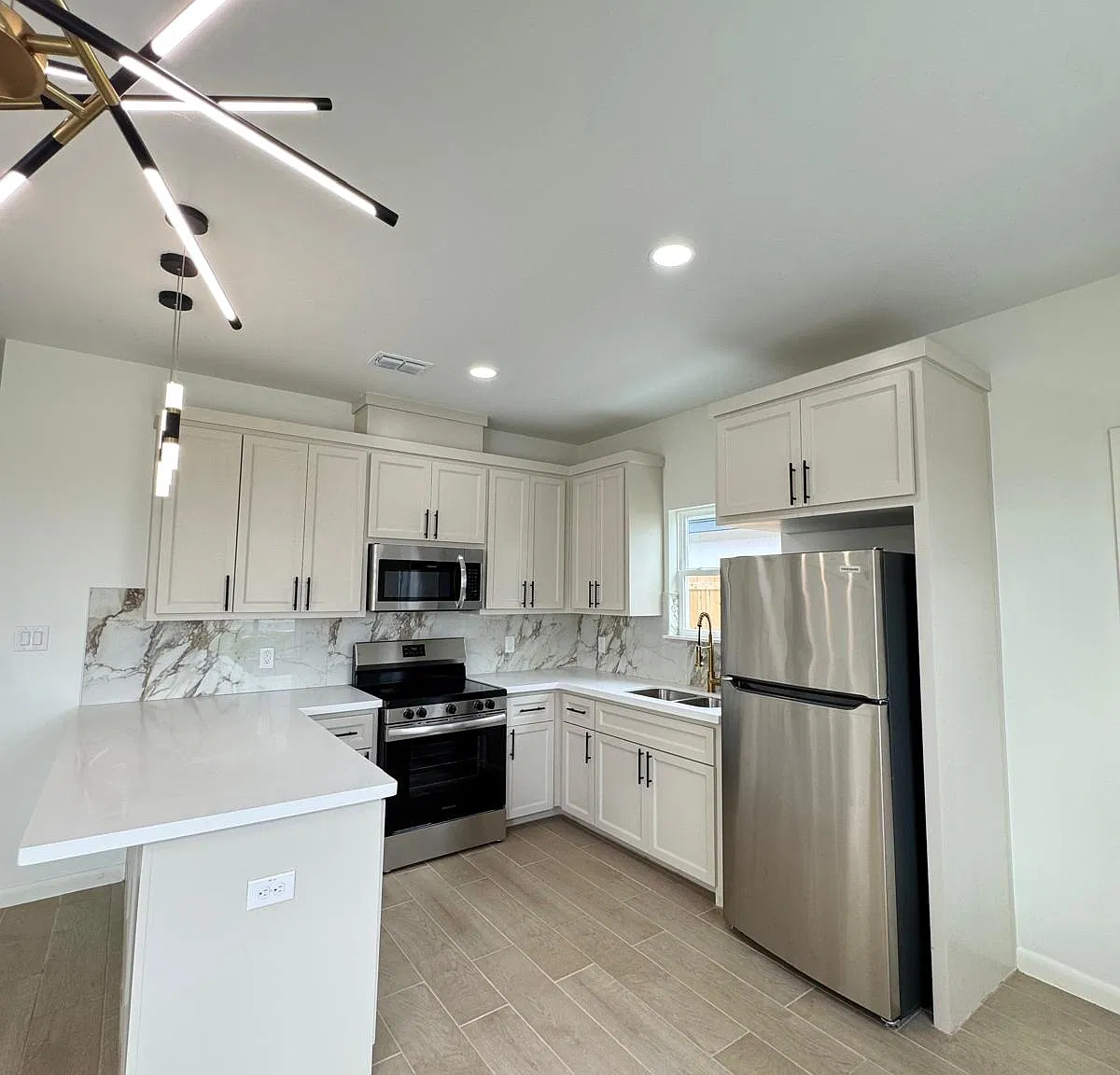 2 bed, 950 sqft, $1,350 — Photo 4