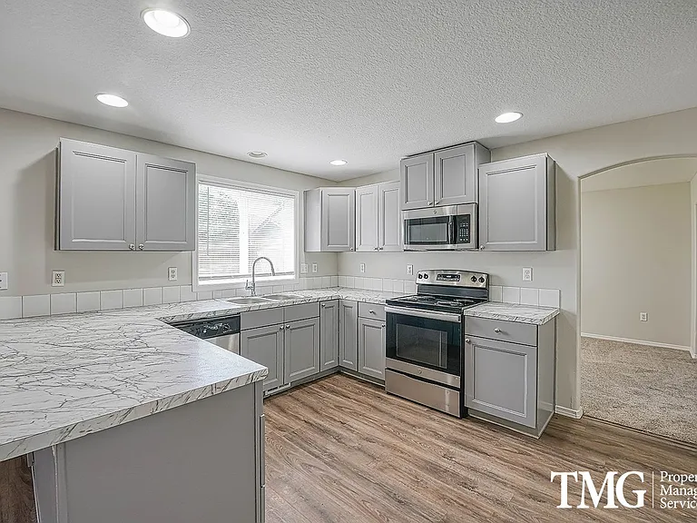 17015 NE 31st Way — Photo 4