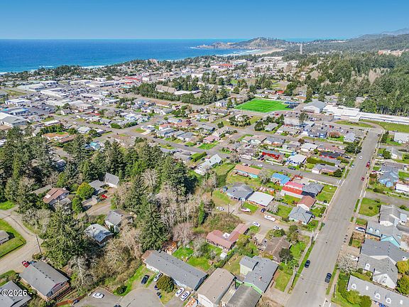 4th image of 448 NE 10th St