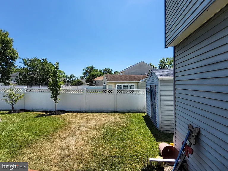 504 Parliament Rd — Photo 27