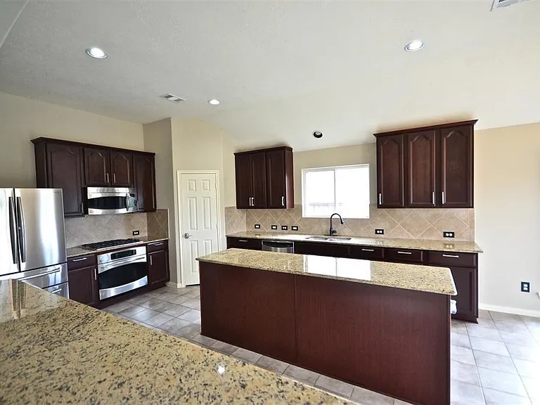 2727 Lake Villa Dr — Photo 4