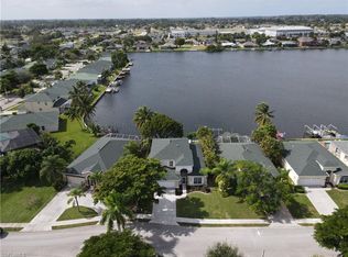 1712 Emerald Cove Dr, Cape Coral, FL 33991